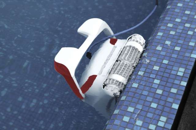 活动4泳池自动吸污机-海豚自动清洗机-海豚全自动清洁机器人