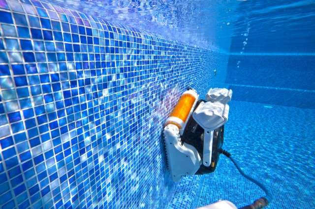 资源管理器加泳池自动吸污机-海豚自动清洗机-海豚全自动清洁机器人