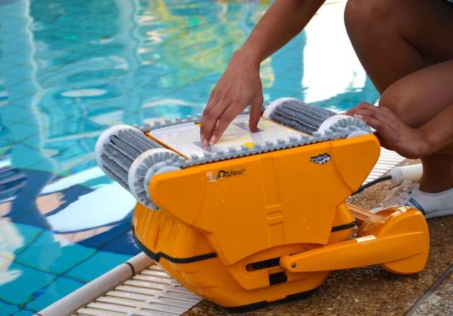 海豚波50泳池自动吸污机-海豚自动清洗机-海豚全自动清洁机器人